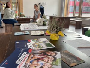 Tisch beim Elterncafe